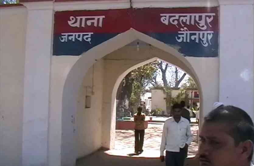 crime,teasing case, जौनपुर में छेड़खानी से रोका तो एसओ से ही भिड़ गये मनचले, दो गिरफ्तार