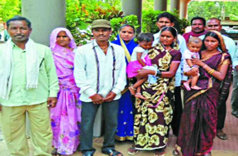 Violence,Dalit Girl Molested आजमगढ़ में दलित छात्राओं के साथ छेड़खानी के बाद बवाल, दर्जन भर घायल
