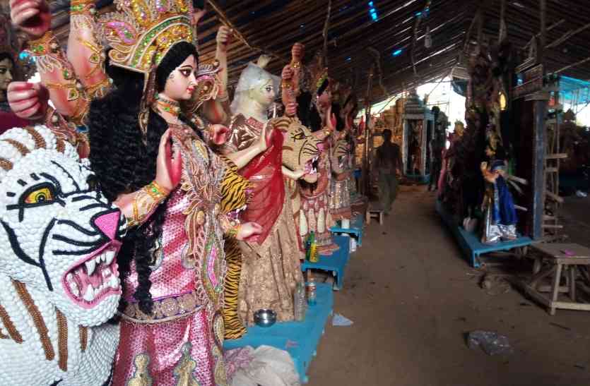 Navratri मूर्तिकार दे रहा दुर्गा जी के स्वरूप में समाज को संदेश