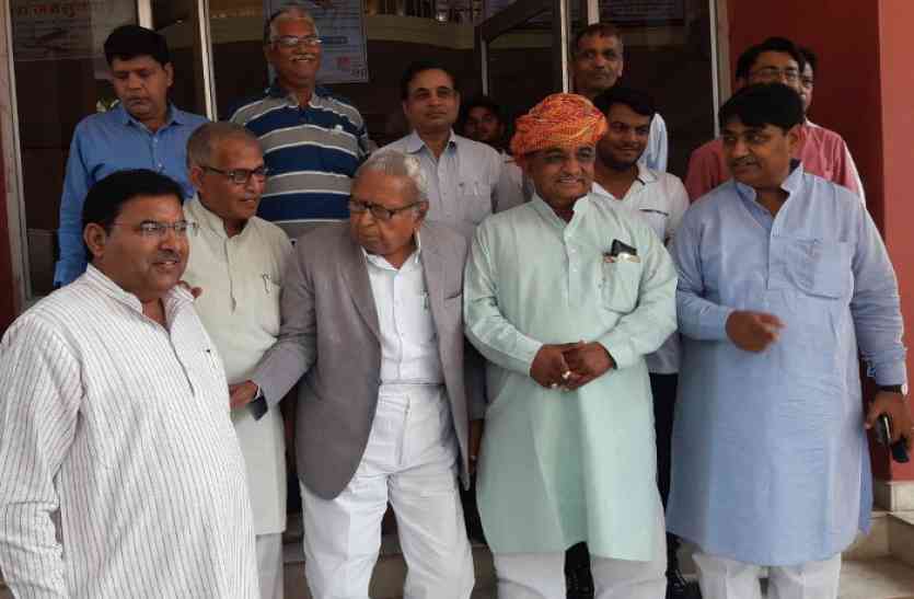 Manik Chand Surana 13 बाद भी नहीं पूरा हो सका चंबल पेयजल परियोजना का काम- समीक्षा बैठक में सुराणा ने ली अधिकारियों की क्लास