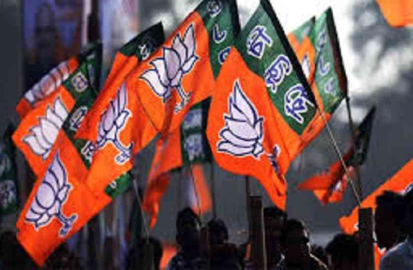 bjp यूपी के जौनपुर में बीजेपी विधायक का जलाया पुतला, सड़क किया जाम