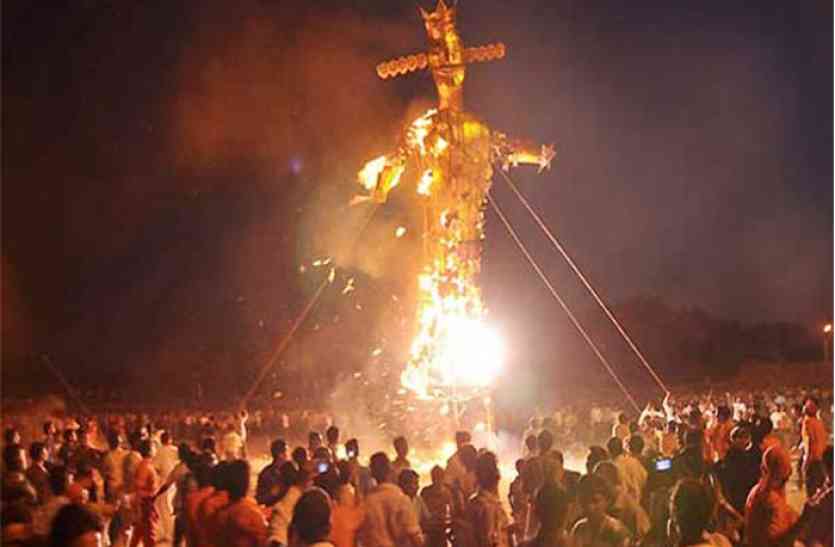 vijayadashami 2017 असत्य पर सत्य की विजय प्रतीक Vijayadashami Dussehra Festival आज, ऐशबाग में धूं-धूं कर जलेगा 121 फीट का रावण