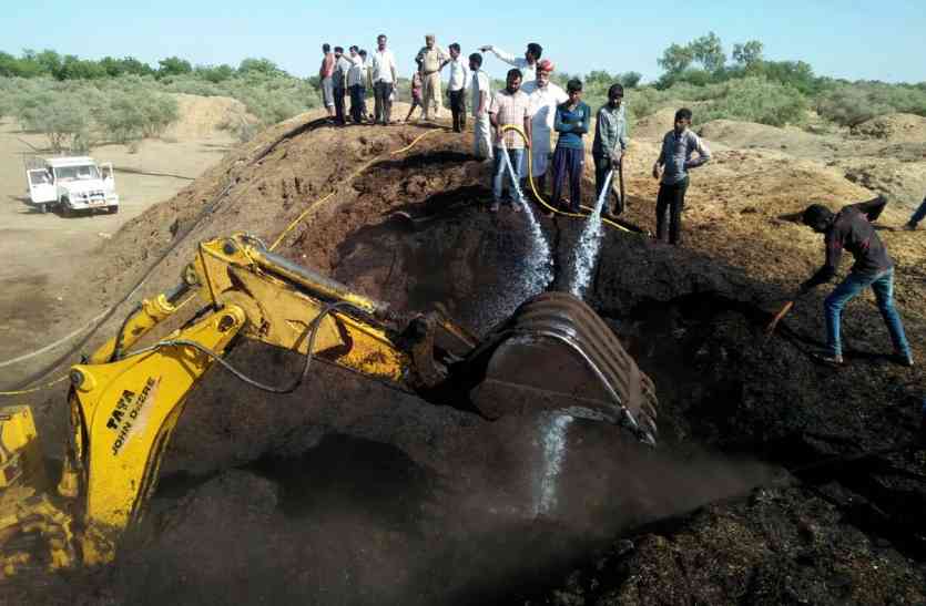Jaisalmer patrika Jaisalmer- भादरिया गौशाला में चारे के ढेर में लगी आग, 20 लाख रुपए का चार हजार क्विंटल चारा हुआ राख