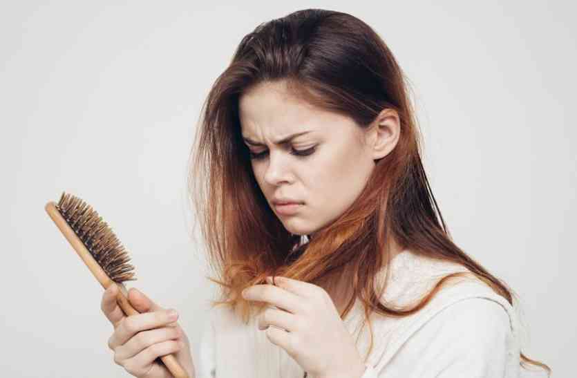 Hair Loss Is A Common Procedure - बालों का झड़ना एक सामान्य प्रक्रिया है,  जानें इसके इलाज के बारे में | Patrika News