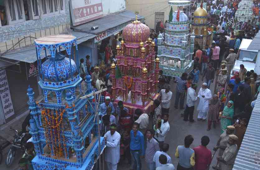 Muharram 2017 शहर के विभिन्न मोहल्लों से निकले जुलूस, गमगीन माहौल में दफनाए ताजिए