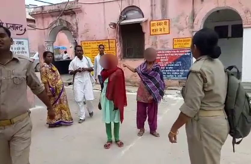 Gang Rape in Ghazipur गाजीपुर में दो किशोरियों को जबरदस्ती रास्ते से उठाकर सामूहिक बलात्कार