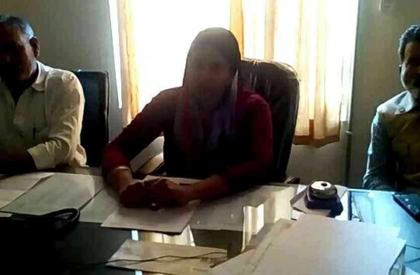 kurabad panchayat उदयपुर : अविश्वास प्रस्ताव खारिज, बच गई कुराबड़ प्रधान और उप प्रधान की कुर्सी, video