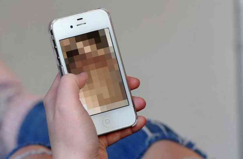 dirty pictures found on womens FB young lady की एफबी पर मिली गंदी तस्वीरें, लडक़ी ने की थी शर्मनाक हरकत