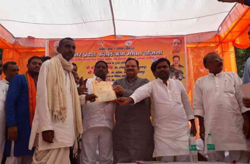 BJP MP Dedan Mishra केंद्र व प्रदेश की सरकार केवल विकास पर दे रही ध्यान: सांसद दद्दन मिश्रा