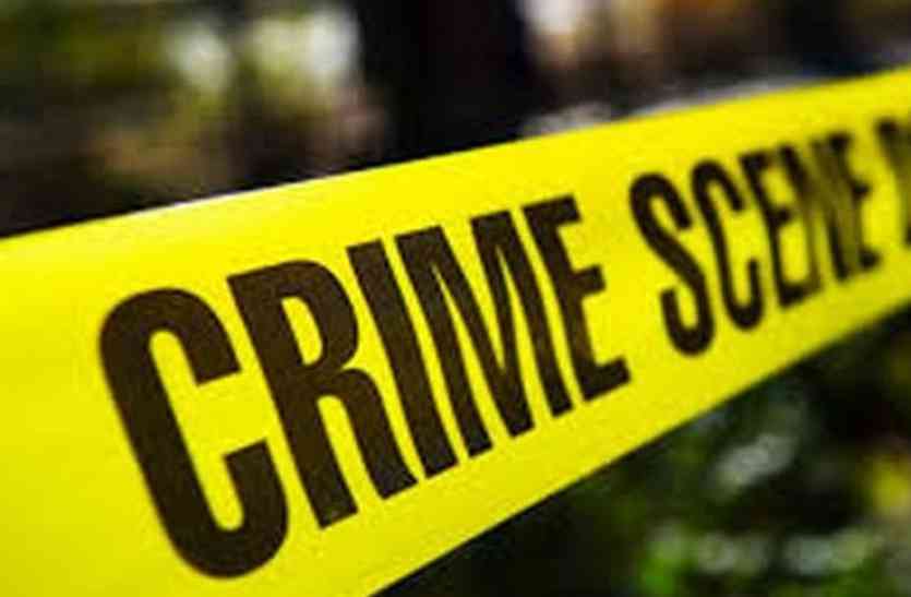 Dirty work in a beauty ***** ब्यूटी सैलून में गंदा काम, पुलिस बनी ग्राहक
