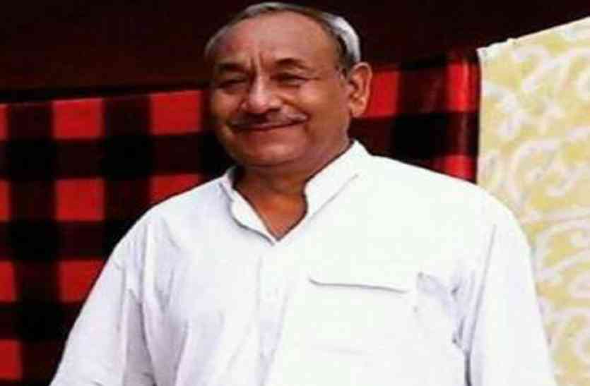 Congress leader Jang Bahadur Singh कांग्रेस नेता जंग बहादुर ने दर्जनों नेताओं के साथ थामा बीजेपी का दामन