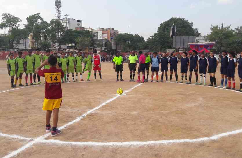 28th National Youth Womens Soccer Championship 2017 राष्ट्रीय यूथ महिला फुटबॉल चैम्पियन ट्रॉफी का शुभारम्भ, दिल्ली एनसीआर व पूर्वांचल के मध्य खेला गया पहल मैच