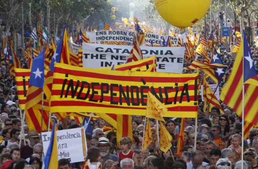 Independence ‘on hold’ for Catalonia कैटलोनिया की स्पेन से आजादी की घोषणा टली, फ्रांस भी आया विरोध में