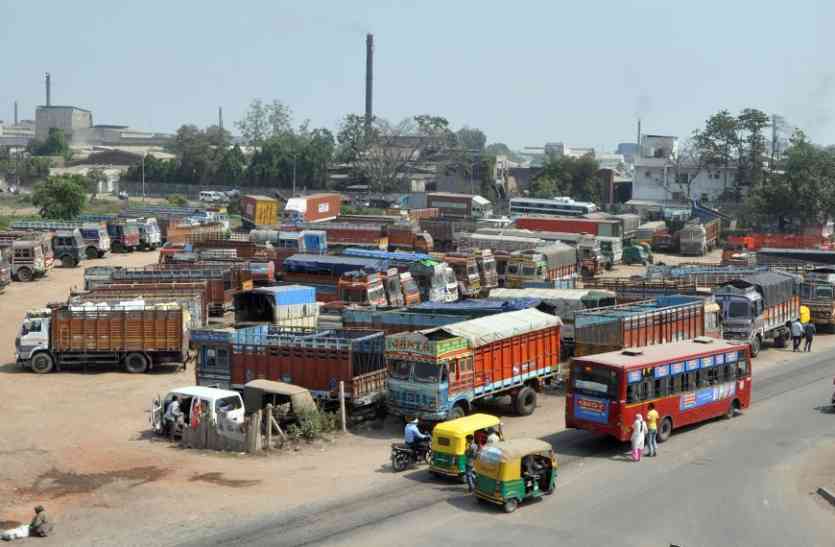 Transporter strike strikes trader ट्रांसपोर्टरों की हड़ताल से व्यापारी परेशान