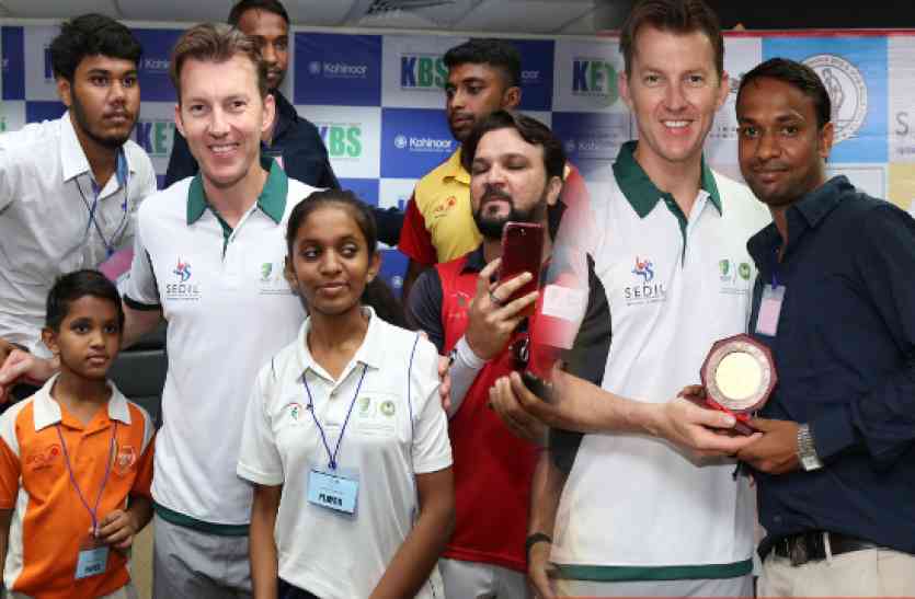 Anchal Rani with Brett Lee ब्रेट ली ने CG की आंचल रानी को दी तेज गेंदबाज बनने की सलाह, Mumbai में दिया प्रशिक्षण
