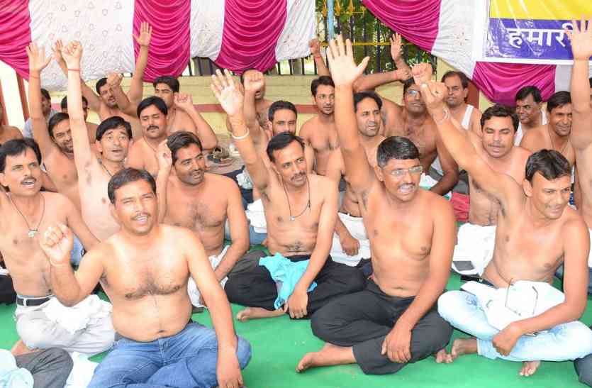 contract workers nhm Strike संविदाकर्मियों की हड़ताल से अटका 2 करोड़ से अधिक का भुगतान
