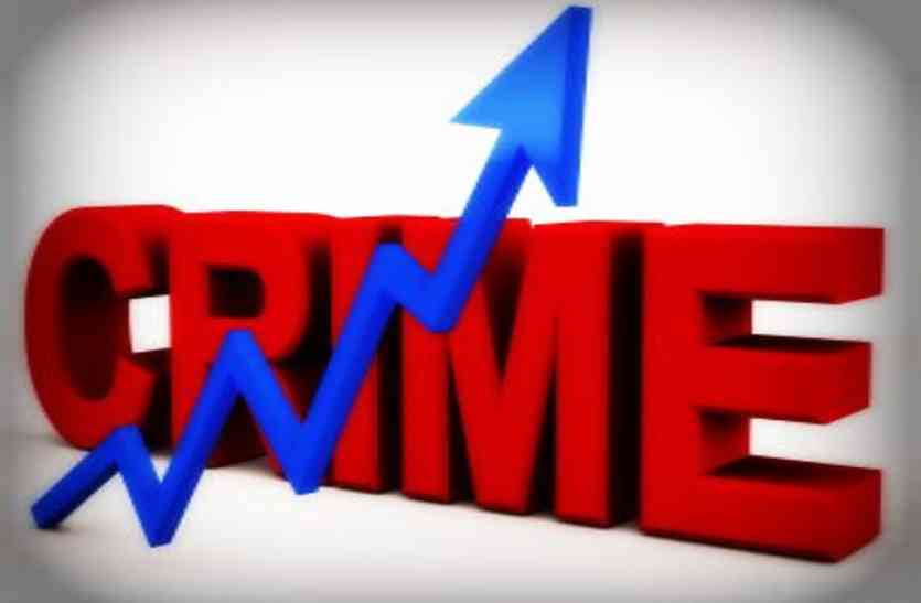 Rickshaw puller murder रिक्शा चालक की गला रेतकर निर्मम हत्या, महिला ने दी जान