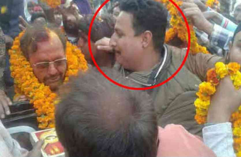 Extortion Racket योगी के मंत्री के साथ फोटो में दिख रहे माफिया डॉन ने जेल से मांगी रंगदारी
