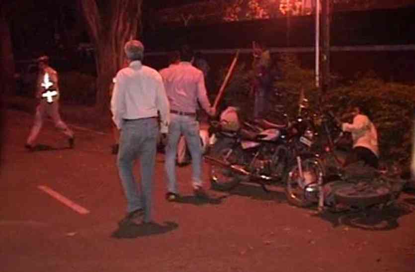 man try to looted three lack rupess police took action हेलमेट बना कुछ यूं मददगार, युवक का सिर ही नहीं बल्कि बचाए उसके साढ़े तीन लाख रूपए
