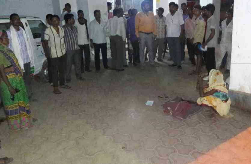 hospital नर्स का भर्ती से इंकार, गेट पर हुई डिलेवरी, नवजात की मौत