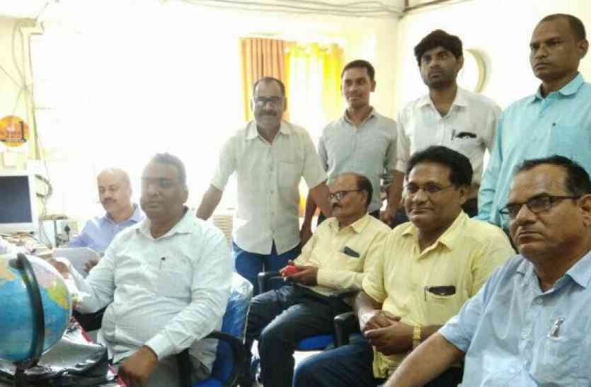 Lokayukta action in singrauli निगम उपायुक्त 1.10 लाख की रिश्वत लेते पकड़ा गया