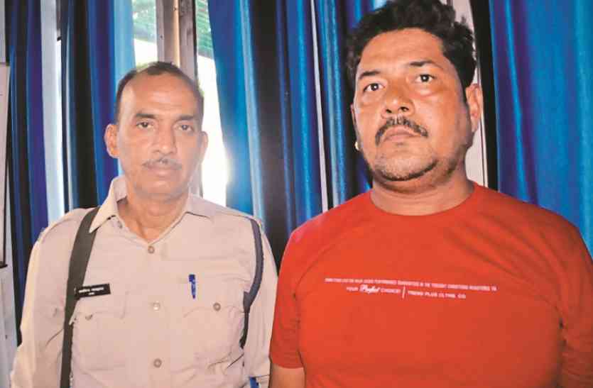 thag arrested, amazing style to cheat, unique way of thagi, thag caught, thag cheated patient, man admit in hospital where he learn cheating, gwalior news, crime news in hindi, mp news बीमार हुआ तो पहुंचा अस्पताल,वहां से सीखा ठगी करने का नया तरीका, इस ठग का कारनामा सुनकर पुलिस भी रह गई दंग