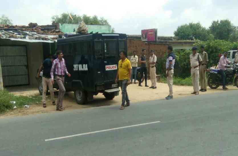 police on the spot पड़ोसी के घर का रखवाला बनाकर व्यवसायी गया था घूमने, इधर हो गई सवा 2 लाख की चोरी