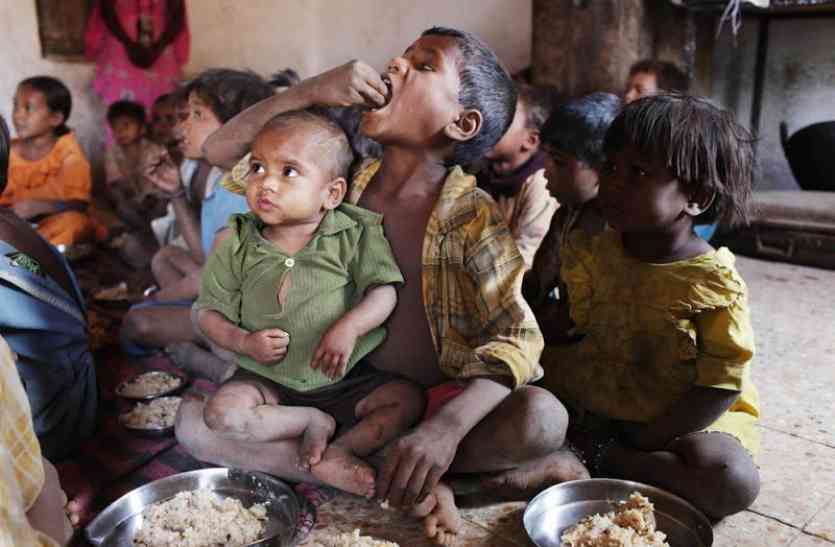 malnutrition food परियोजना कार्यालय में कैद कुपोषितों का पोषण आहार