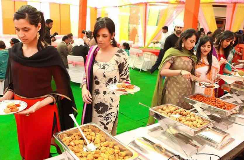 Do not get married in the weddings after 11 pm to groom the bride khandwa शादियों में नहीं मिलेगा रात 11 के बाद दूल्हा-दुल्हन को खाना