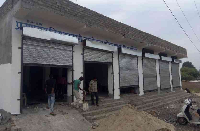 pratapgarh नकारा साबित हुआ 25 लाख का भवन