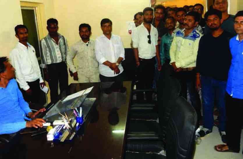 Rajsamand,Rajsamand news,Rajsamand Hindi news,nathdwara news,rajsamand latest news rajsamand,Latest News rajsamand,Latest hindi news rajsamand, नाथद्वारा के व्यापारी बोले- नगरपालिका नहीं मान रही हाईकोर्ट के आदेश, कोर्ट की हो रही अवमानना