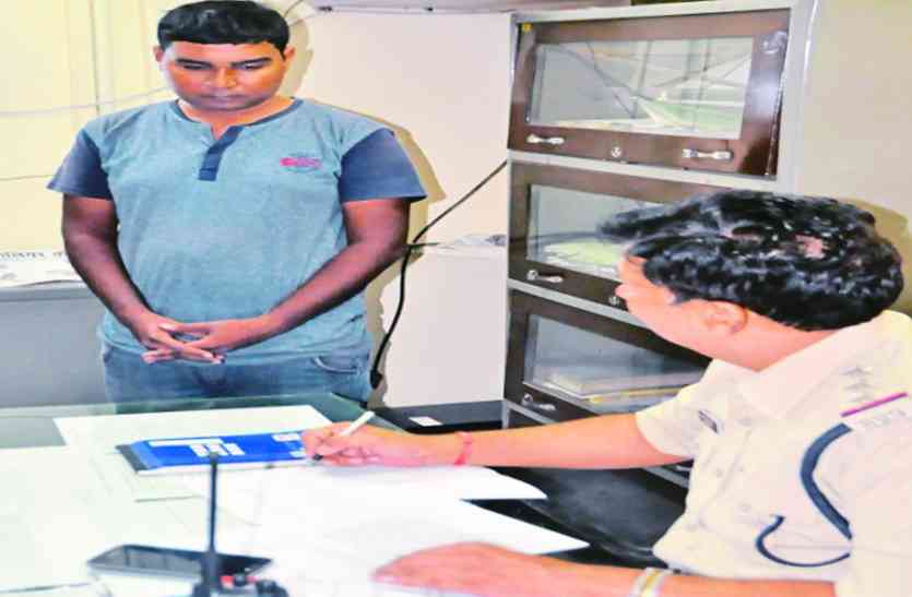 man in ncc खुफिया विभाग के राडार पर फर्जी कैप्टन, माशूका को रिझाने बनवाया था फर्जी परिचय पत्र