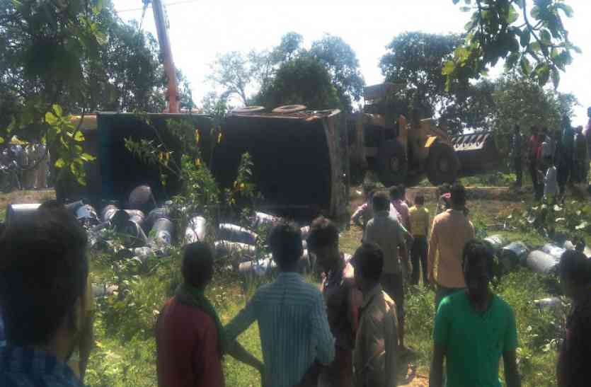 पाली मार्ग पर लगातार सड़क हादसे ऑयल से भरा ट्रक हुआ बेकाबू, दो लोगों की हो गई दर्दनाक मौत