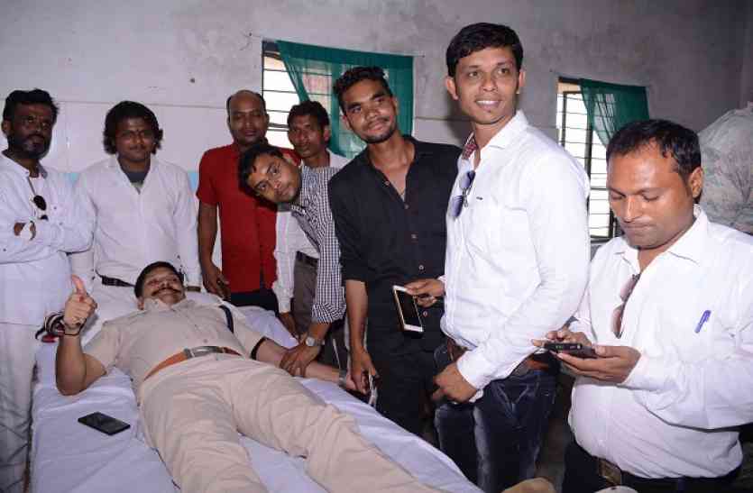 balaghat news एक ही परिवार के चार सदस्यों ने किया रक्तदान कर पेश की मिशाल