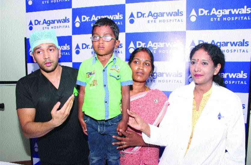A blind eye to the congenital vision जन्मजात दृष्टिहीन को मिली एक आंख की रोशनी
