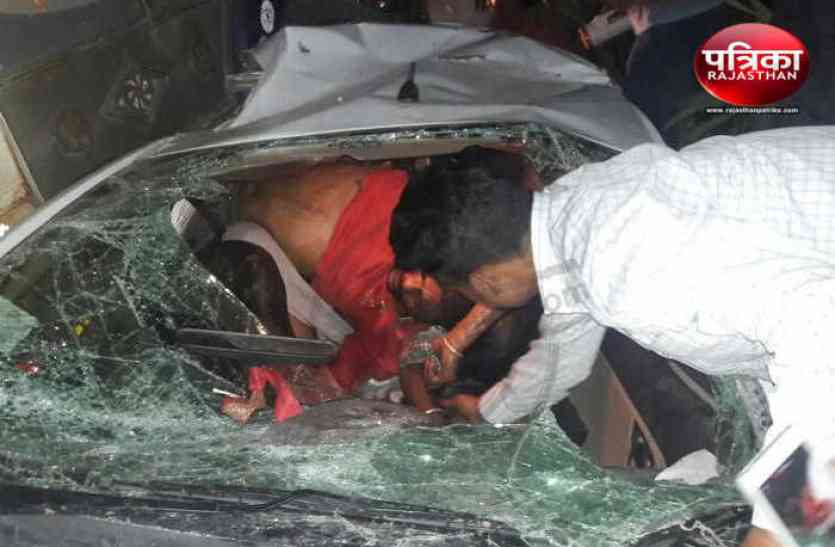 Bhilwara, bhilwara news, Road accident in bhilwara, Latest news in bhilwara, Bhilwara news in hindi, Latest hindi news in bhilwara बछड़े से टकरा कार डिवाइडर कूदी, विपरीत दिशा में ट्रक से टकराई, चार की हुई मौत