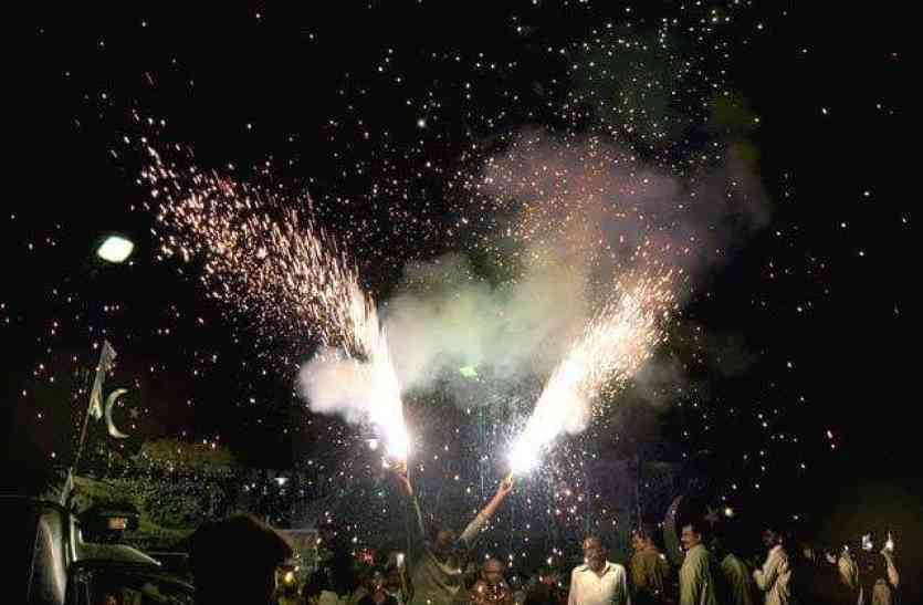 Firecrackers कानफोड़ू पटाखों पर प्रतिबंध, इन स्थानों पर भी नहीं चला सकेंगे पटाखे