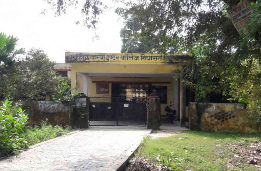 lakhimpur kheri मास्टर जी को स्कूल जाना नहीं है पसंद, इसलिए निकाला ये अनोखा जुगाड़!