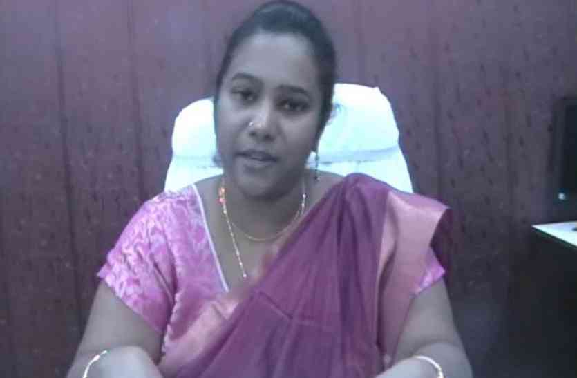 cdo indumati सरकारी कर्मियों के साथ मिलकर ग्राम प्रधान पति ने हड़पी सरकारी रकम, CDO ने जांच में पकड़ा