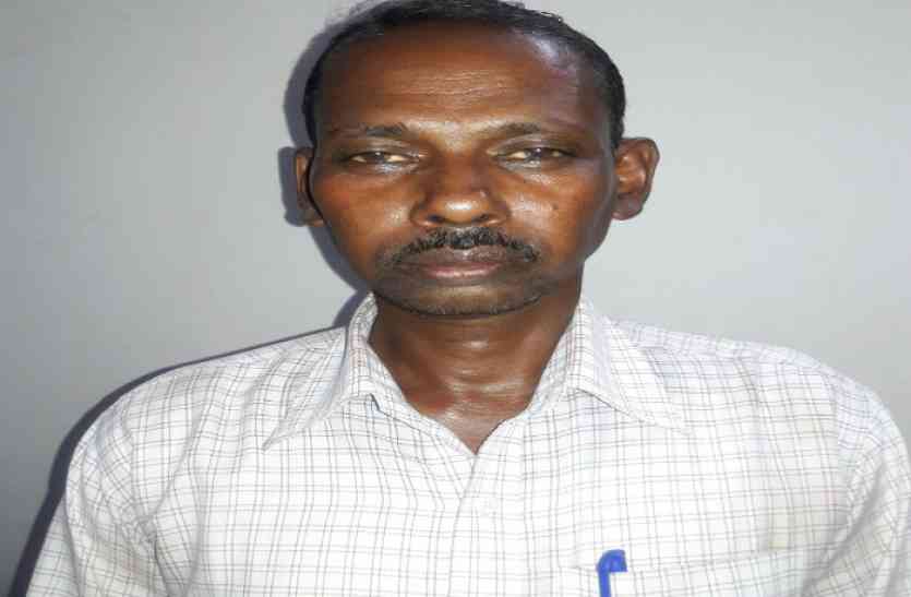 माह भर पहले झोलाछाप डॉक्टर के इलाज से एक प्रसूता की मौत हो गई थी प्रसूता की जान लेने वाले झोला छाप डॉक्टर की अब होगी सर्जरी
