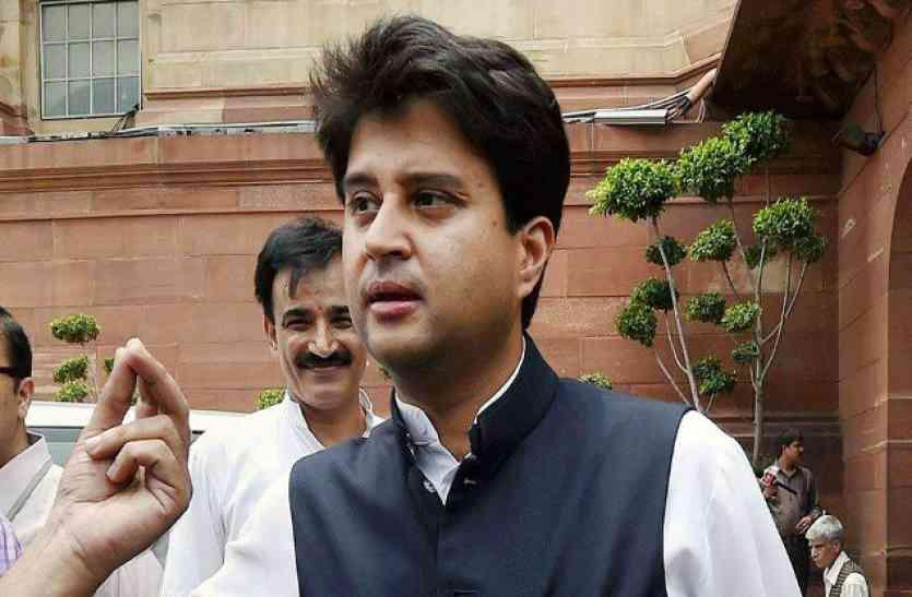 Jyotiraditya Scindia कॉलेज में सिंधिया को बुलाने पर प्राचार्य निलंबित