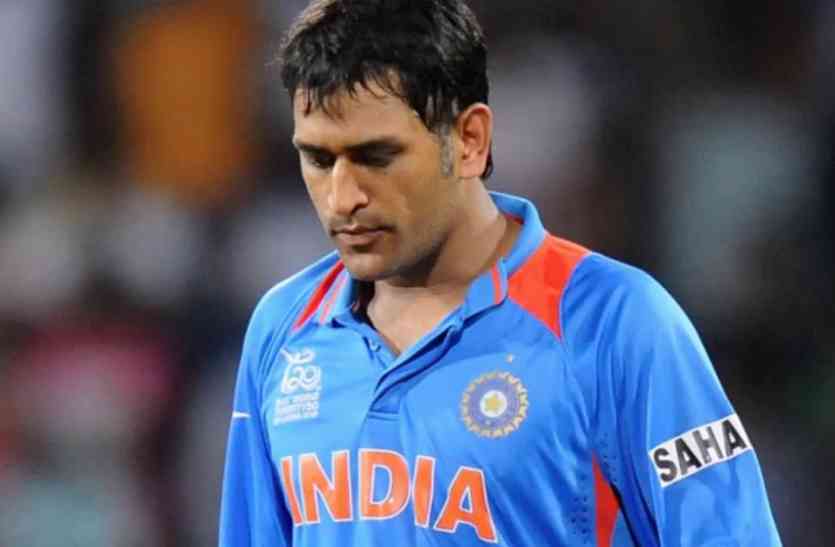 This former Indian player wants Virat Kohli to sack MS Dhoni जानिए किस पूर्व खिलाड़ी ने कहा धोनी नहीं कार्तिक को खेलना चाइए टी-20 में