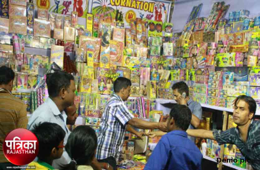Banswara, crackers, businessmen, administration, disagree Video : बांसवाड़ा : धंधा बंद कर देंगे, लेकिन कुशलबाग में नहीं लगाएंगे पटाखे की दुकान