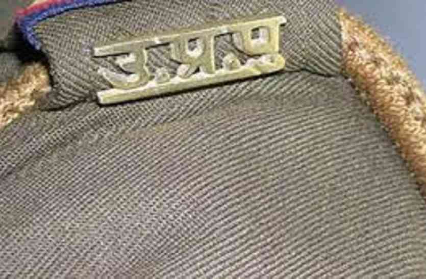 villagers protest against police action एसएसबी ने किशोर को उठाया, पुलिस ने चरस के साथ कर दिया चालान