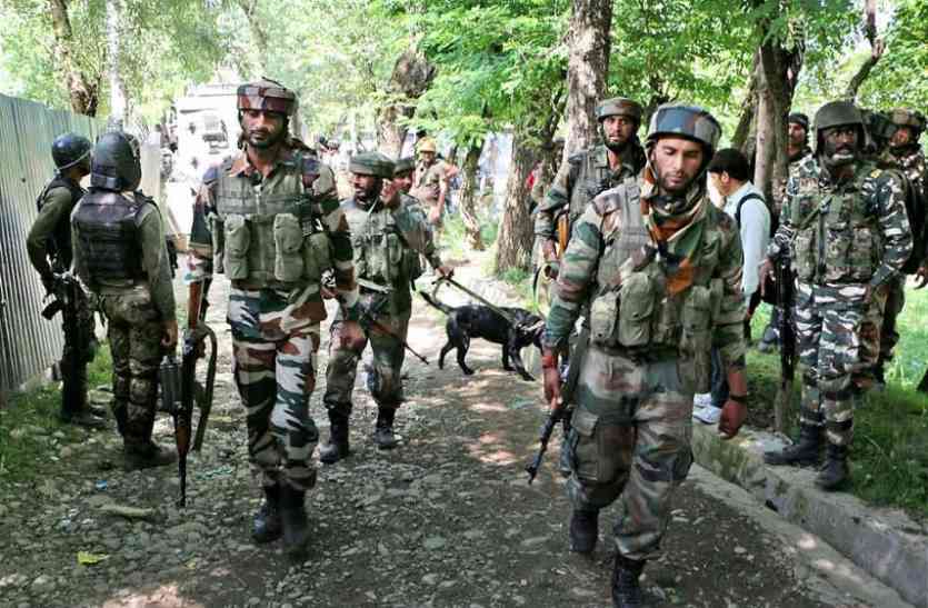 kashmir कश्मीर: पुलवामा में पुलिस और सेना के अभियान के दौरान गिरफ्त में आया हिजबुल आतंकी गुलजार