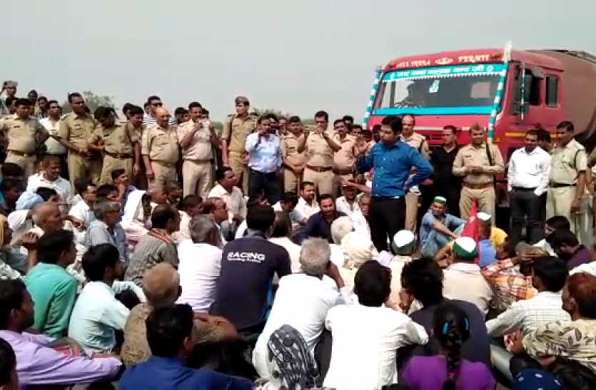NH-91 बुलंदशहर: 3 महिला की मौत के बाद NH-91 पर लोगों ने लगाया जाम, पथराव कर पुलिस को खदेड़ा