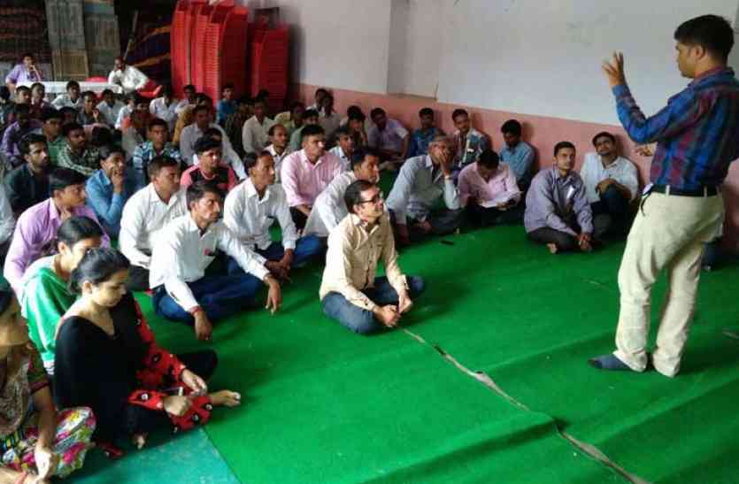 कार्यशाला video: कार्यशाला में प्रारम्भिक शिक्षा के दौरान नवीन शिक्षण पद्धतियों पर प्रकाश डाला