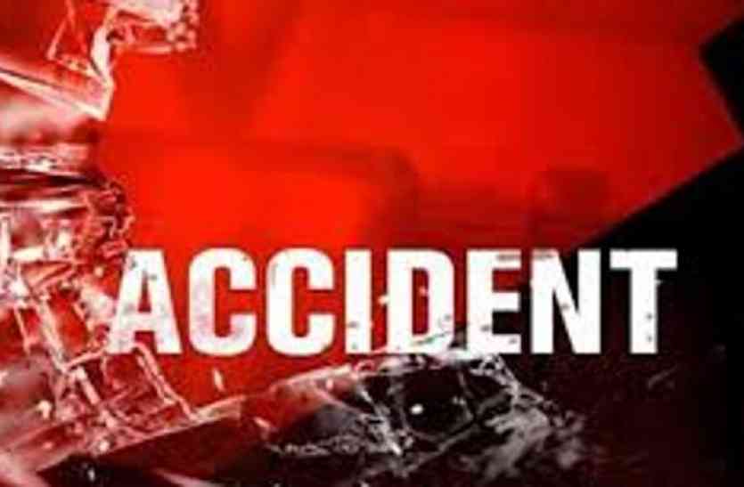 road accident पिलखाना में ट्रक ने ऑटो रिक्शा चालक को कुचला