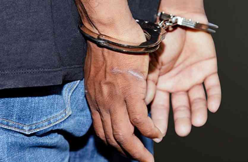 Arrested, सौ करोड़ की हेराफेरी में एयरपोर्ट अथॉरिटी अधिकारी गिरफ्तार