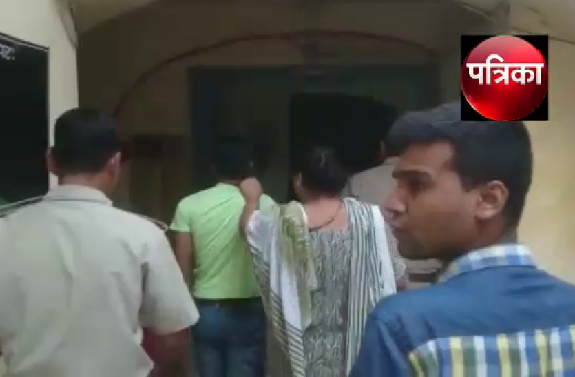 deoband news देवबंद में एंटी रोमियो टीम हुई गायब, महिला ने खुद दौड़ाकर पकड़ा मनचले को और जमकर धुना